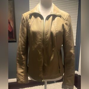 Kenneth Cole faux leather tapered jacket. Zipper front in EUC. Size Med